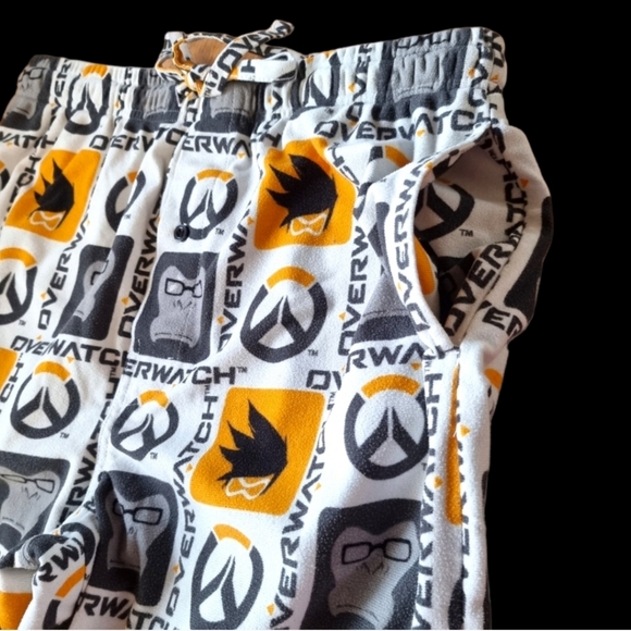 Overwatch Bundle ~ Lounge Pants~ Snapback Hat ~T-Shirt & Adult Coloring Book - Picture 9 of 16